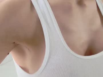 girl
        littlegreekflower cam image #6150846