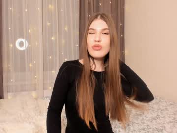 girl
        milablum cam image #3186097