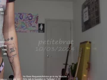 girl
        petitebrat cam image #5175551