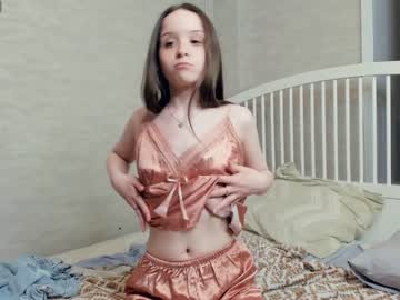 girl
        polly_dollie_ cam image #3940447