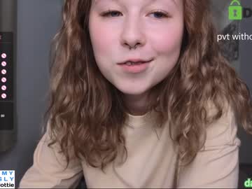 girl
        lottie_shine cam image #3809842