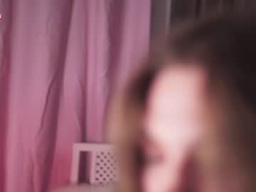 girl
        hoolybunny cam image #2724147