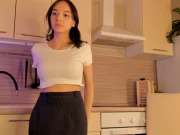 girl
        aimeerogers cam image #1166684