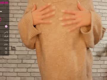 girl
        carolynjacquelins cam image #300210