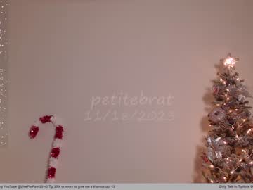 girl
        petitebrat cam image #2877323