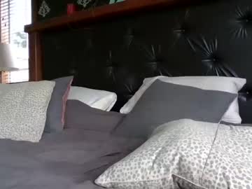 girl
        kumfoxlive cam image #2964525