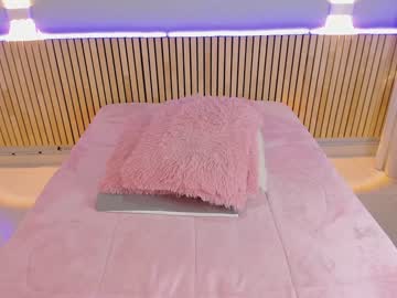 girl
        little_effy18 cam image #3221436