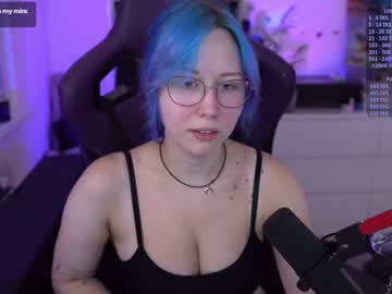 girl
        blue_mooncat cam image #4671930