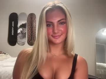 girl
        lovelyaveryy cam image #5292229
