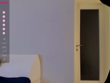 girl
        kittycaitlin cam image #1225681