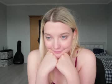 girl
        belle_ellie cam image #1955388