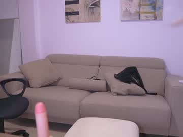 girl
        dani_moore cam image #4996107