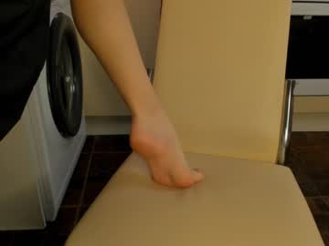 girl
        aimeerogers cam image #1382901