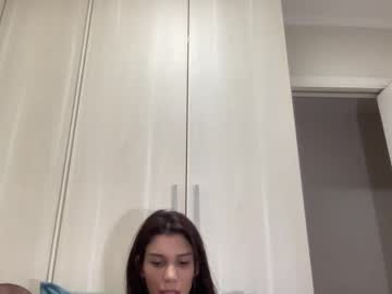 girl
        yourbonie cam image #1182374
