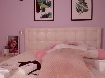 girl
        courtney_luv cam image #1194414