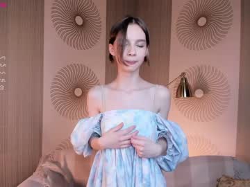 girl
        happiness_call cam image #1365933