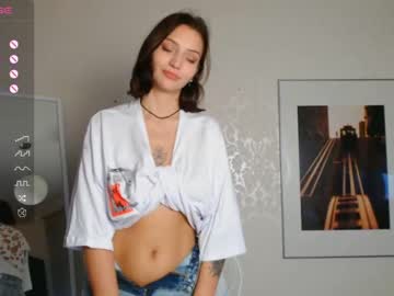 girl
        lisasashley cam image #2434755