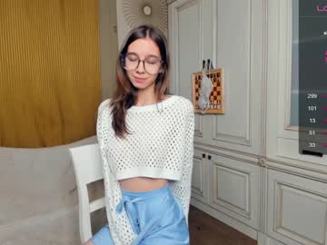 girl
        happiness_call cam image #3049510