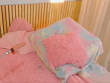 girl
        little_effy18 cam image #2870894