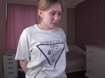 girl
        rowenacarrington cam image #4338019