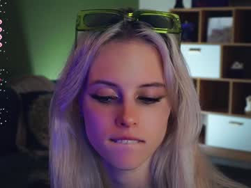 girl
        audreycarvin cam image #4941378