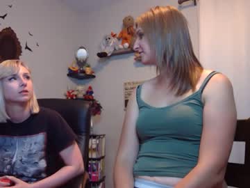 couple
        ajm232323 cam image #1851847