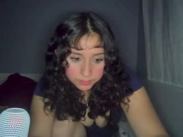 girl
        lexi_luxe cam image #5795749