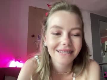 girl
        elli_harmon cam image #1826598