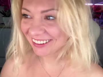 girl
        kiradivine cam image #3277278