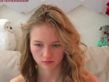girl
        alexandra_demore cam image #6018133