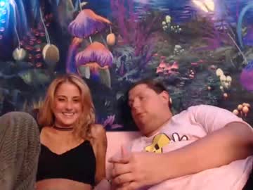 couple
        prestonhealy cam image #2018330