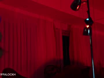 girl
        tifalock_ cam image #2820973