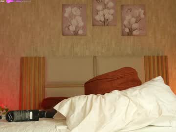 girl
        ana_maria11 cam image #6946048