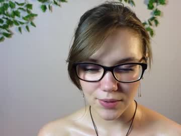 girl
        teresabriggs cam image #2477490