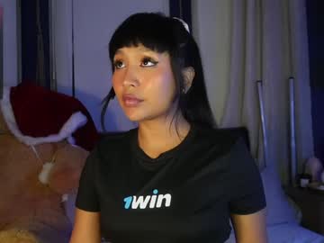 girl
        pocahontas000 cam image #4930773