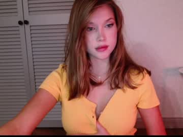 girl
        bitter_moon cam image #1578260