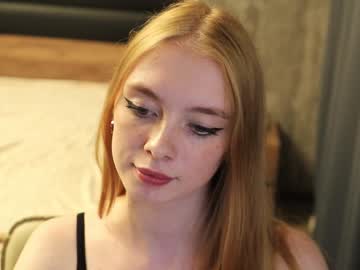 girl
        lily_lyn cam image #2303755