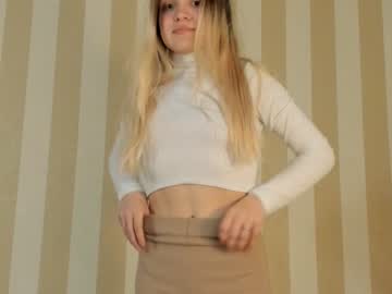 girl
        julydean cam image #1494796