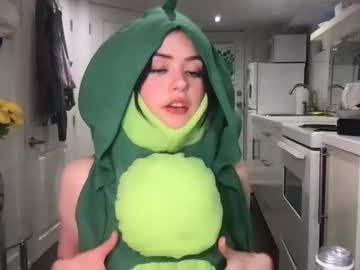 girl
        littlesugarpea cam image #1628912