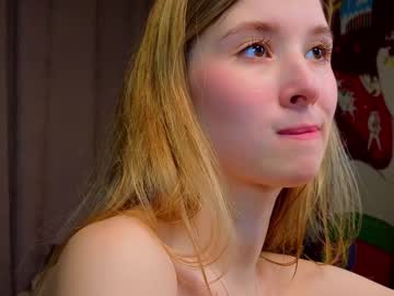 girl
        milablush cam image #3578651