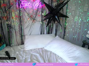 girl
        rosiebones cam image #66885