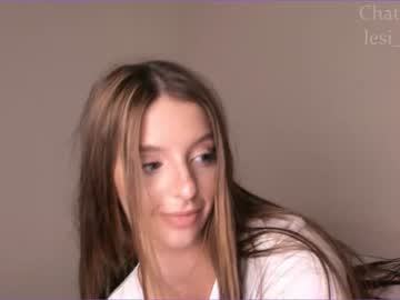girl
        lesi_moon cam image #2324059