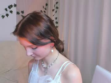 girl
        edithgalpin cam image #6247322