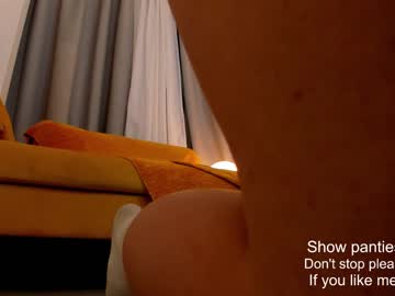 girl
        milablush cam image #79904