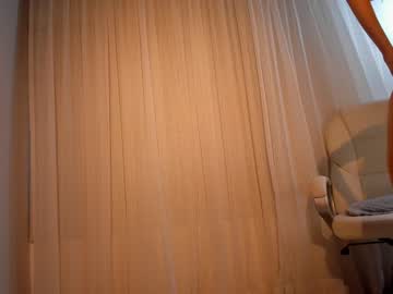 girl
        little_effy18 cam image #2195080
