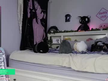 girl
        crimsonkitten cam image #4782545