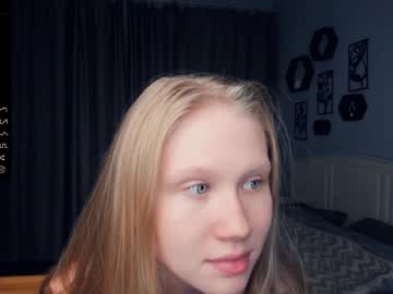 girl
        dexterity_of_love cam image #5062422