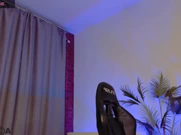 couple
        alice_leey cam image #4561532