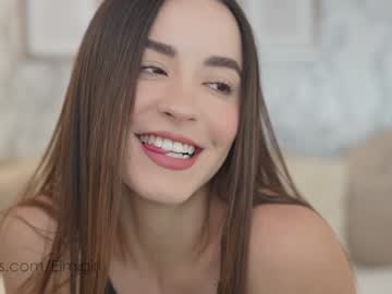 girl
        emyii cam image #4456130