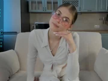 girl
        gellykliar cam image #2743861
